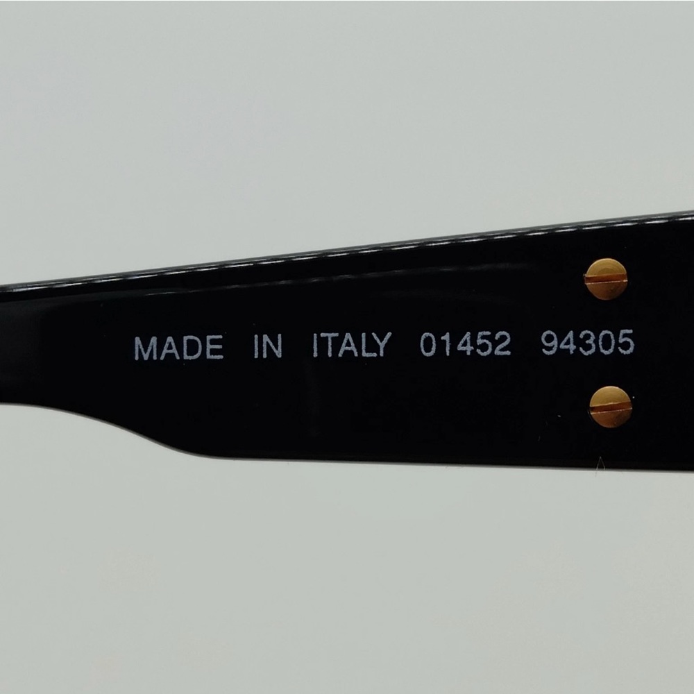CHANEL Black and Gold Sunglasses with Oversized Frame - Picture 6 of 9